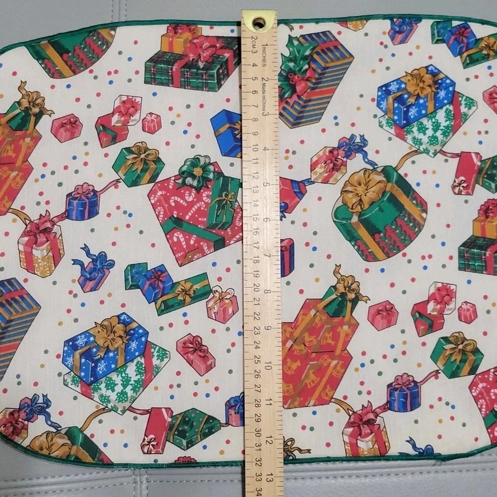 Vtg Christmas Holiday Placemat & Napkin Set of 4 Colorful Cloth Gift Box Pattern
